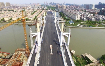 E:\贝英吉\检测\20180425兴化中和路南官河大桥（悬索桥）荷载试验\D5-工程图片类资料\org_16d6bbe6fb798cb8_1525930586000.jpg